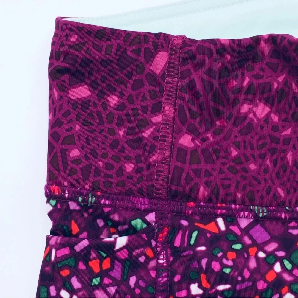 Lululemon Women’s Shorts Size 4 Speed Track Short Paradise Geo Print‎ Plum
